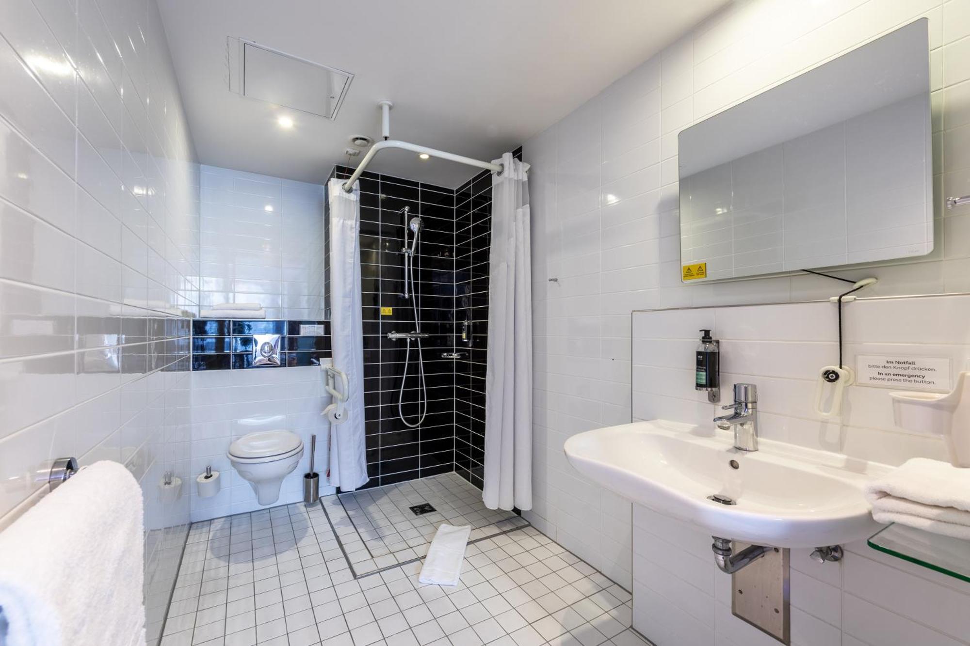 Premier Inn Hamburg City Millerntor Екстериор снимка