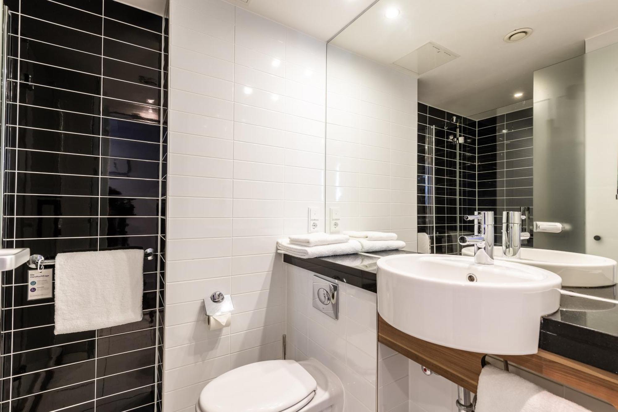 Premier Inn Hamburg City Millerntor Екстериор снимка